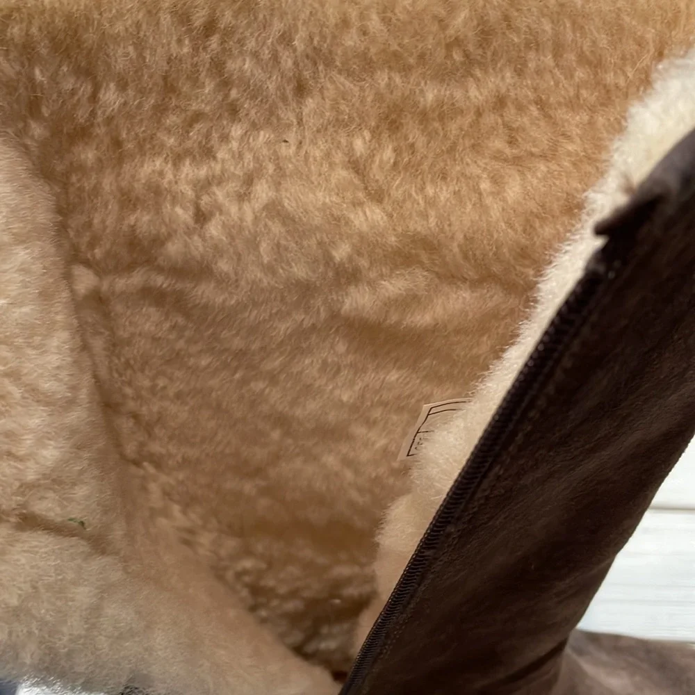 UGG Cargo II Boot with Zipper Brown size 6
